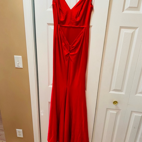 Amoris Red Gown - Picture 3 of 14